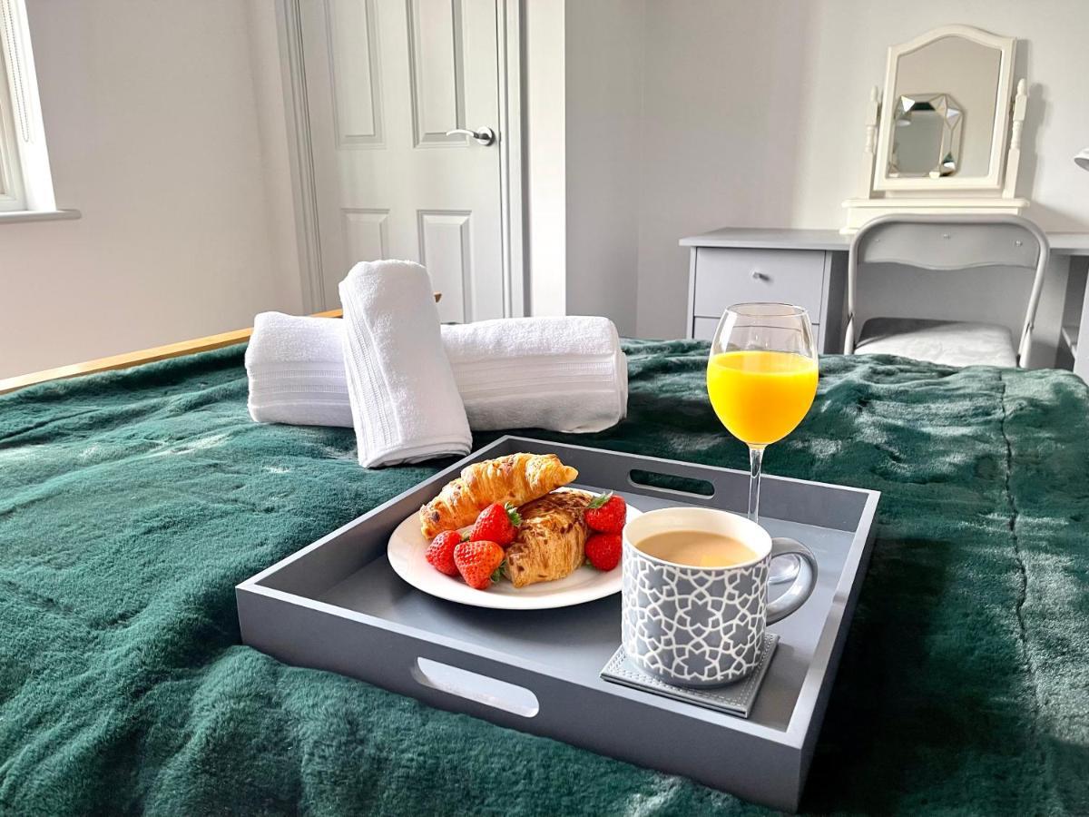 Stylish Cosy And Bright Apartment - Fantastic Location - Perfect For Business Or Solo Travellers Бишопс-Стортфорд Экстерьер фото