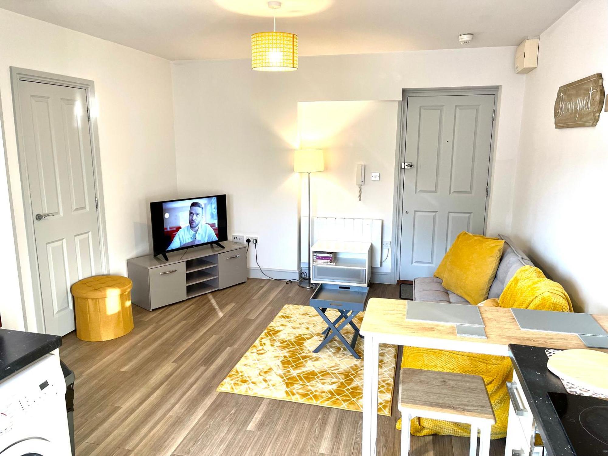 Stylish Cosy And Bright Apartment - Fantastic Location - Perfect For Business Or Solo Travellers Бишопс-Стортфорд Экстерьер фото